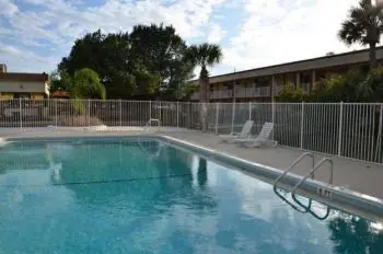 Budget Inn of DeLand 9